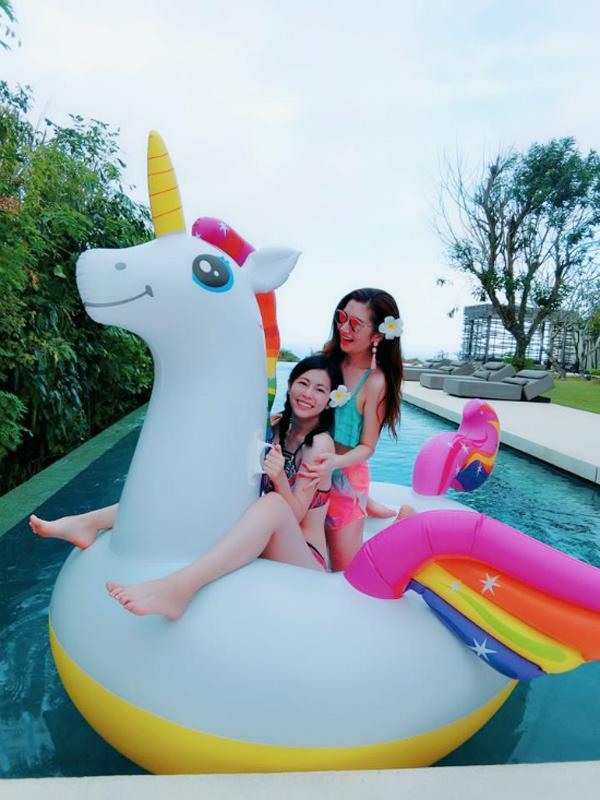 ngoi sao 24/7: nguoi day seo sau tai nan bong 8 nam truoc, selina van tu tin dien bikini - 3
