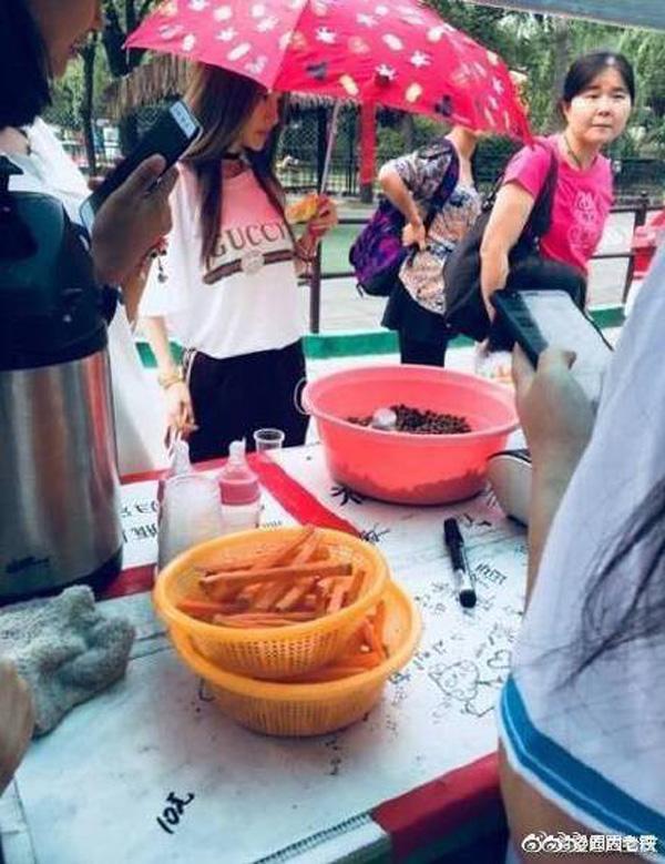 ngoi sao 24/7: nguoi day seo sau tai nan bong 8 nam truoc, selina van tu tin dien bikini - 5