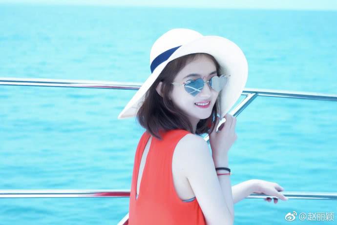 ngoi sao 24/7: nguoi day seo sau tai nan bong 8 nam truoc, selina van tu tin dien bikini - 7