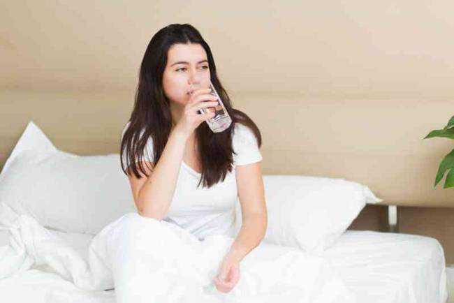 nhièu nguòi vãn dúng uóng nuóc vì khong biét nhũng tác hại khon luòng sau - 2