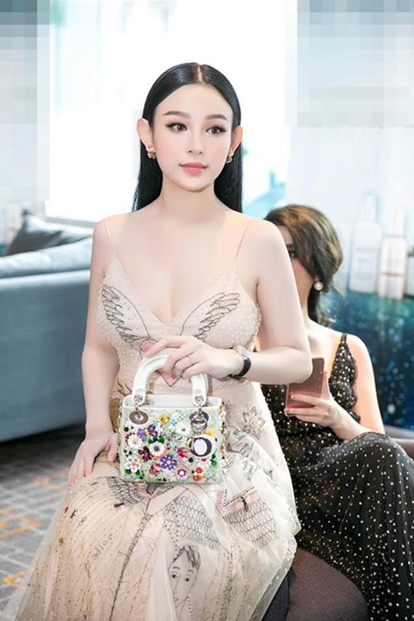 "choang" voi nha pho tram ty dep lung linh giua trung tam sai gon cua hot mom huyen baby - 13