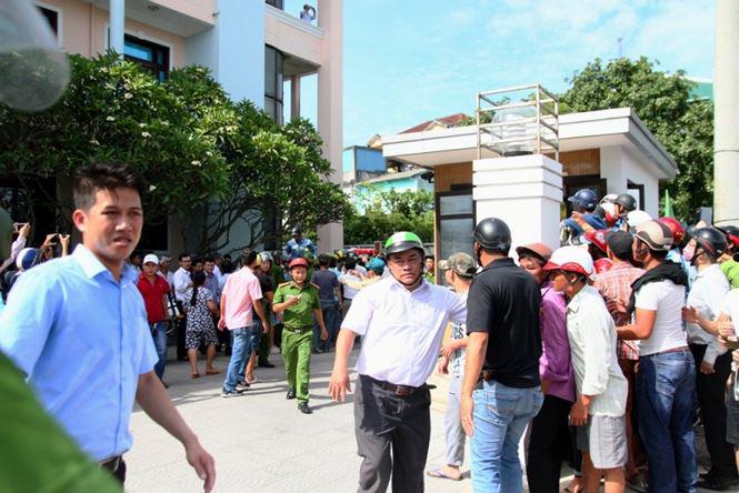 gan 1 gio nghet tho giai cuu co gai bi nam thanh nien ke dao vao co o hue - 3