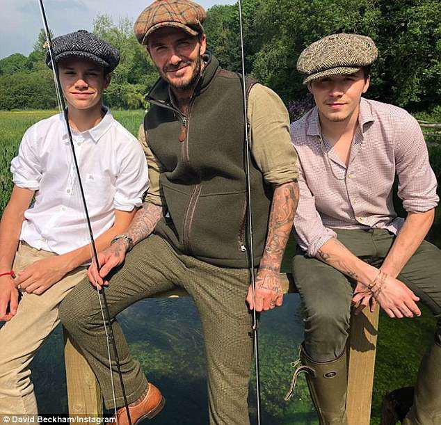 ngoi sao 24/7: khong ai nhu ba bo con beckham, di cau ca cung dep trai ngoi ngoi - 1