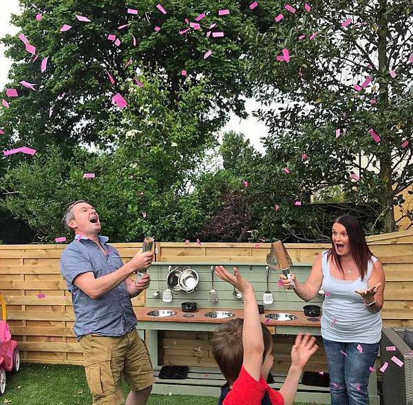 pha vo loi the, cap vo chong "man nhat nuoc anh" tiep tuc mang thai dua con thu 21 - 3