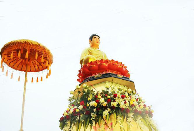 xe ket hoa tuoi o da lat ruc ro trong dai le phat dan - 1