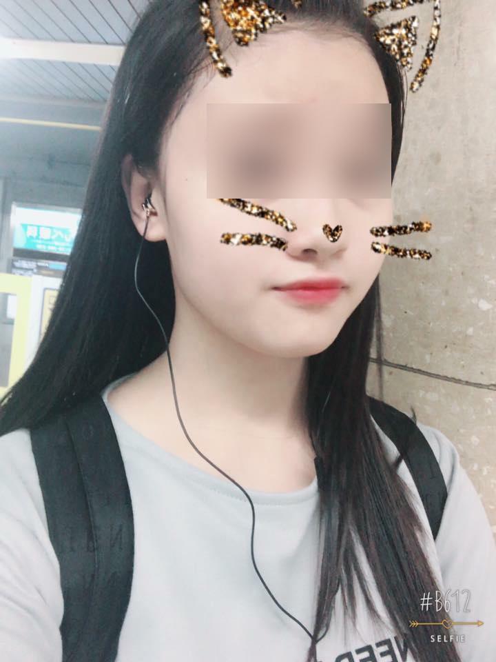 xinh nhung o qua ban, nu sinh "tang" luon cho chu nha chuc trung cung nui rac truoc khi di - 5