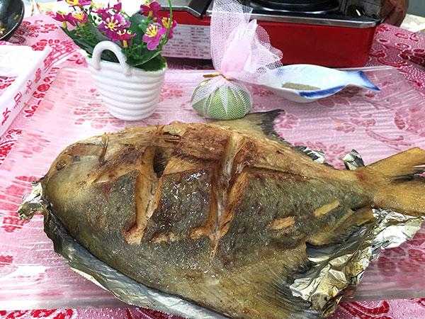 co cuoi que hoanh trang voi 20 mon toan hai san sang chanh khien dan tinh choang vang - 5