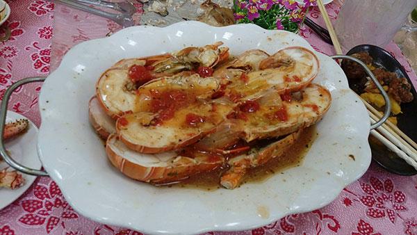 co cuoi que hoanh trang voi 20 mon toan hai san sang chanh khien dan tinh choang vang - 4