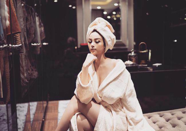 cuoc song xa hoa cua nhung hot girl bo showbiz lay chong dai gia - 6