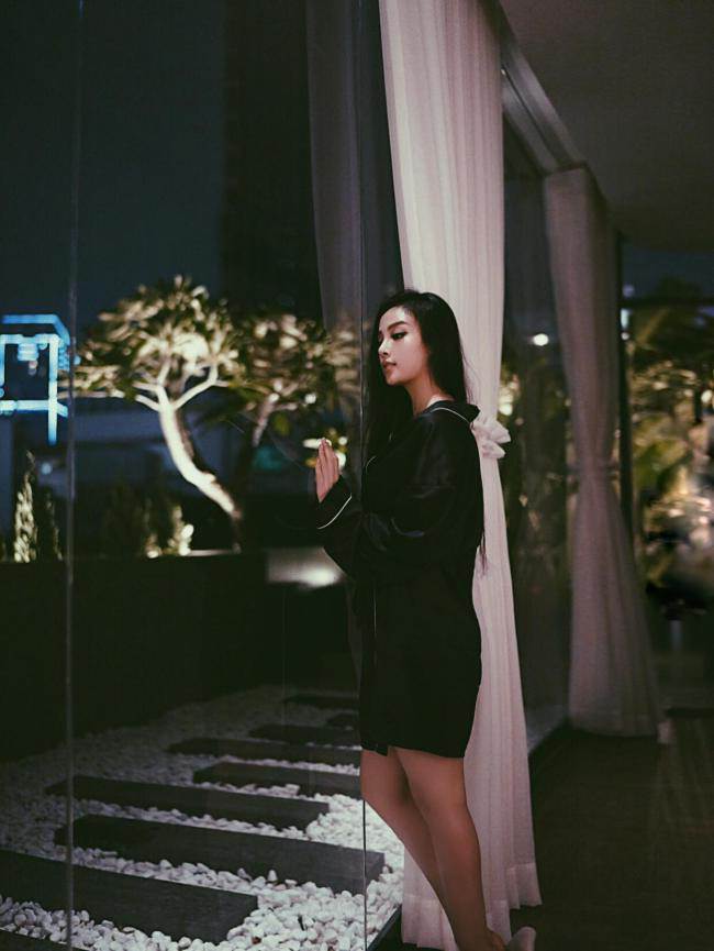 cuoc song xa hoa cua nhung hot girl bo showbiz lay chong dai gia - 8