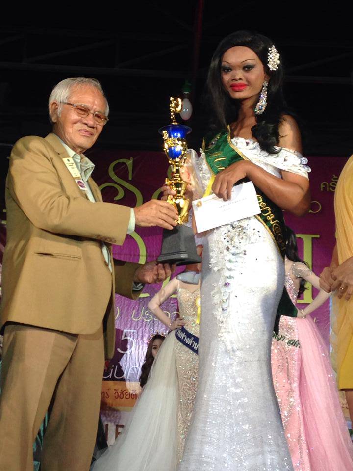 happy polla "phien ban gay" bat ngo tham gia hoa hau chuyen gioi thai lan - 1