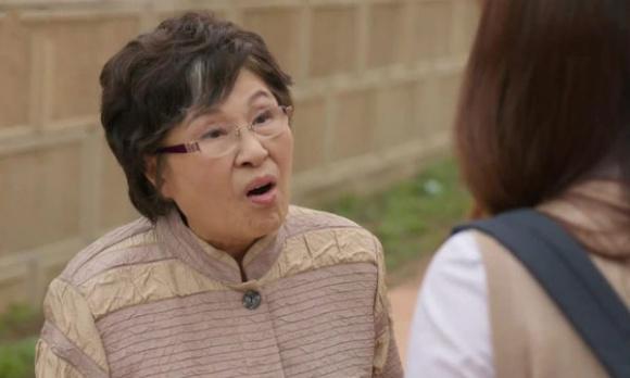 me chong dat ra “4 quy tac lam dau” vo ly dung dung, vo bat chap om con ve ngoai - 2