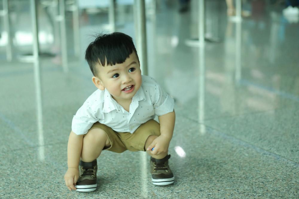 khoanh khac nhin chong dut chao cho con an khien ngoc lan cam thay binh yen - 8