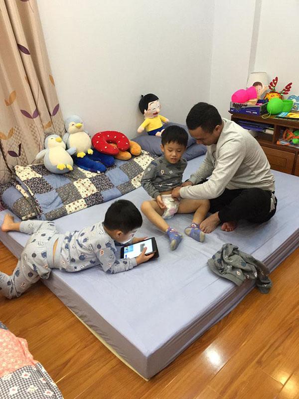 qua mot lan do, mc chung toi la chien si co duoc anh chong cuc kheo cham 2 con rieng - 3