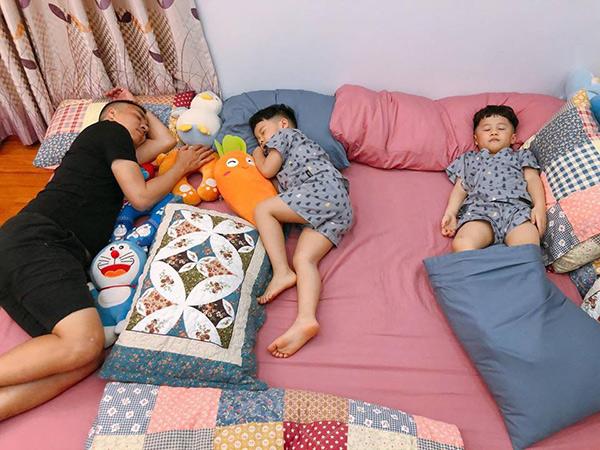 qua mot lan do, mc chung toi la chien si co duoc anh chong cuc kheo cham 2 con rieng - 5