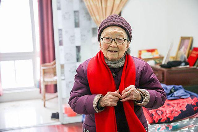 cu ba 107 tuoi ca doi chi theo quy tac "5 khong": hoc ngay de song khoe toi gia! - 1