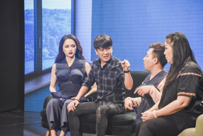 het ngon tinh, hoa hau ky duyen va hua vi van lai bat khoc nuc no ben nhau - 6