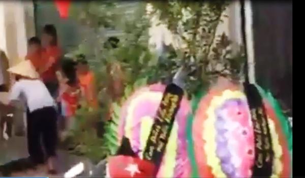 mang vong hoa, phat nhac dam ma truoc nha truong cong an xa doi no - 1