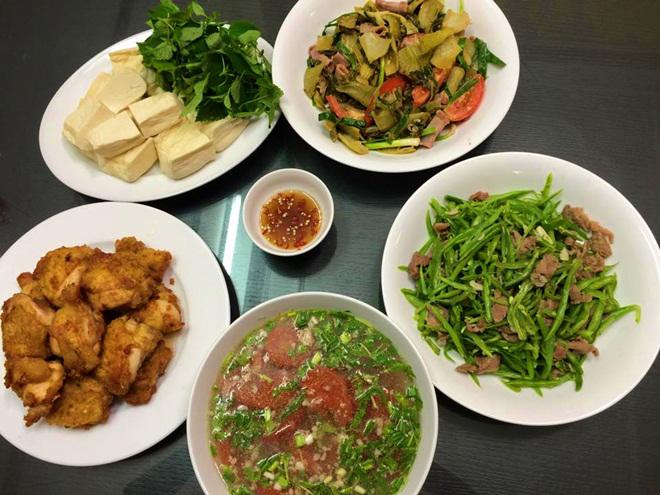 ban cham 2 con, me dam van nau nhung mam com de hue khien chong ngan ca com hang - 2