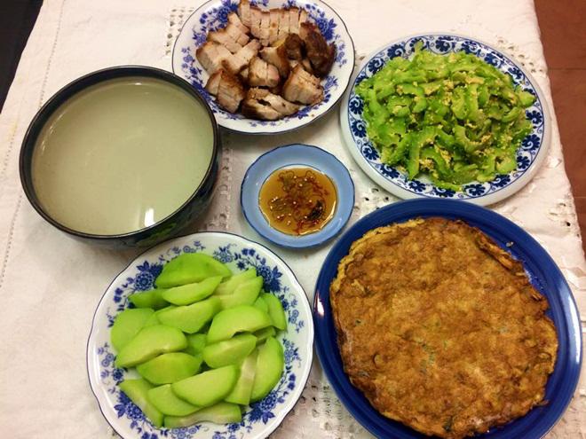 ban cham 2 con, me dam van nau nhung mam com de hue khien chong ngan ca com hang - 5