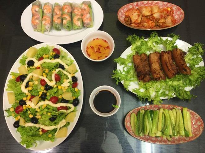 ban cham 2 con, me dam van nau nhung mam com de hue khien chong ngan ca com hang - 6