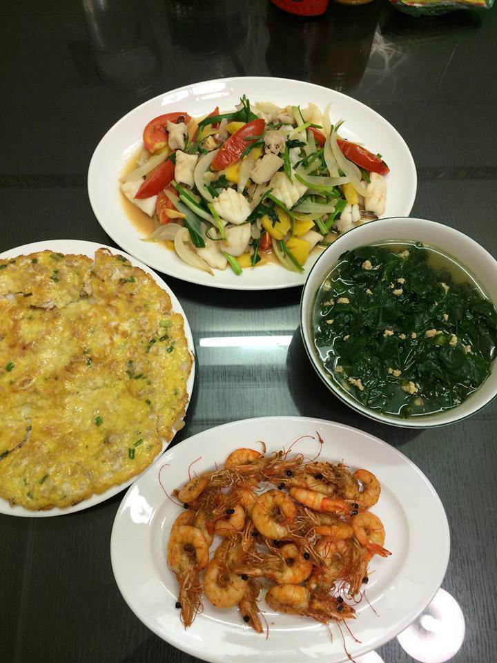 ban cham 2 con, me dam van nau nhung mam com de hue khien chong ngan ca com hang - 9