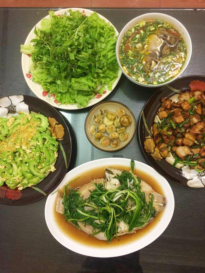 ban cham 2 con, me dam van nau nhung mam com de hue khien chong ngan ca com hang - 15