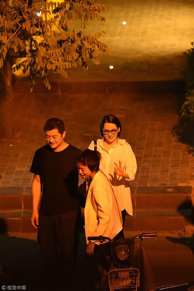 ngoi sao 24/7: lo buc anh chua tung cong bo cua hoang tu harry va meghan trong cung dien - 5