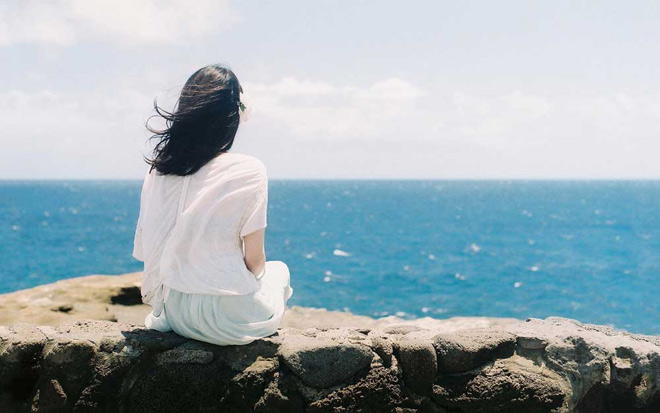 ban gai khoc loc ca dem vi toi cham nguc khi hon - 1