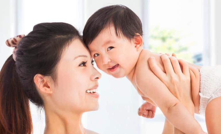 bo ngay 4 thoi quen cua tre so sinh khien con lon len "kem xinh" - 3