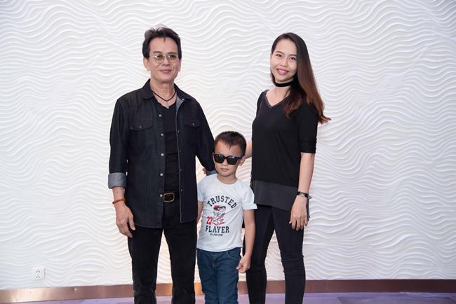 vo kem 44 tuoi cua nhac si duc huy lo dien sau sinh ben chong va con trai - 2