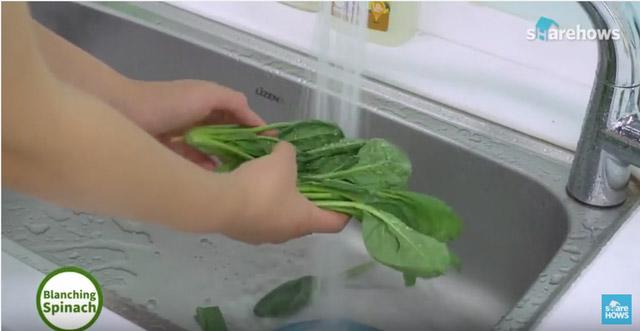 cach luoc rau khong can nuoc, dam bao giu nguyen 100% dinh duong - 3
