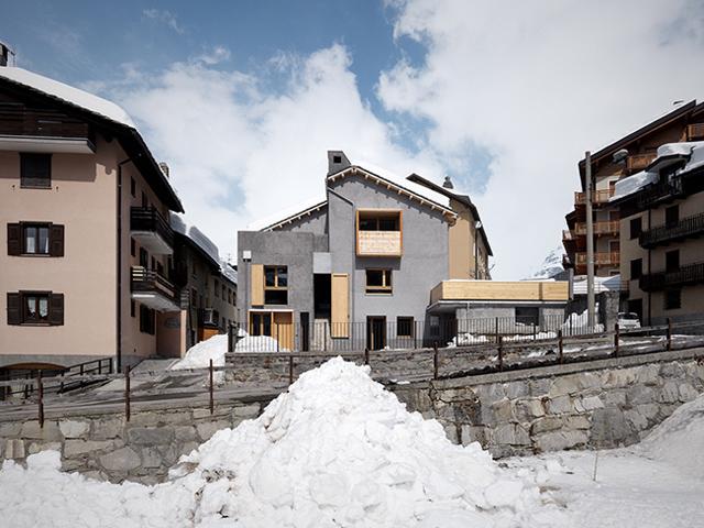 chang ai ngo nha co bo hoang o nong thon lai bien thanh nha nghi dep hoan hao den the - 2