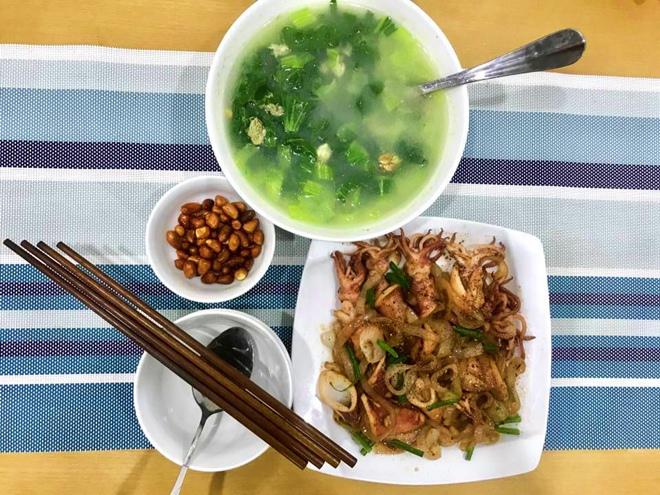 9x "de nhat dam dang", chi nau nhung bua com 50 nghin cung khien chong con tang can veo veo - 11