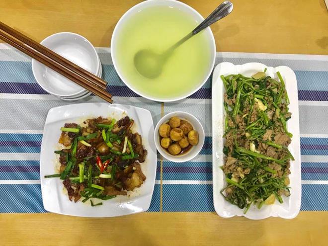 9x "de nhat dam dang", chi nau nhung bua com 50 nghin cung khien chong con tang can veo veo - 5