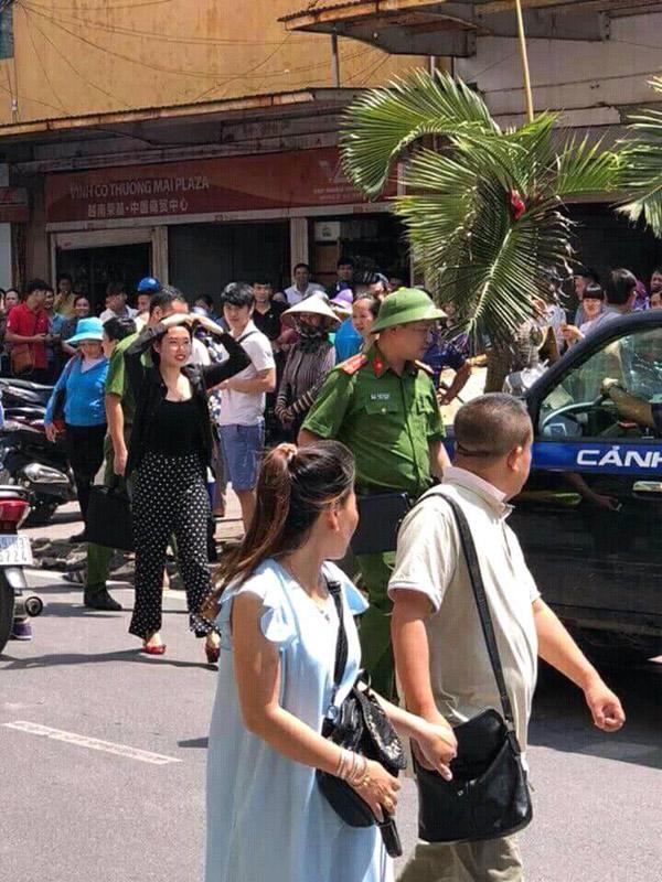 dung lai hien truong vu vo moi danh da man vo cu cua chong gay xon xao mxh - 1