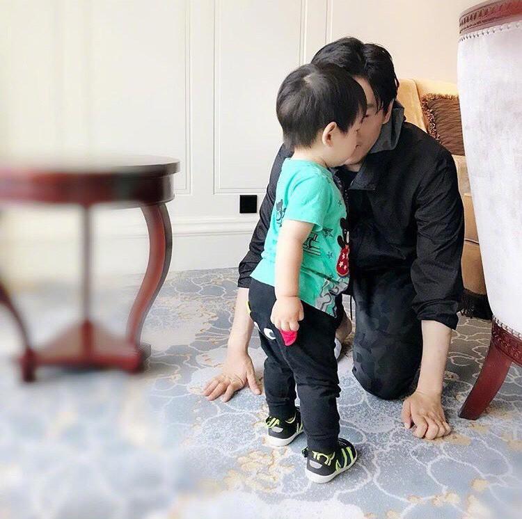 ngoi sao 24/7: vo luu duc hoa co tinh mang bau lan 2 du da o tuoi ngoai 50 - 7