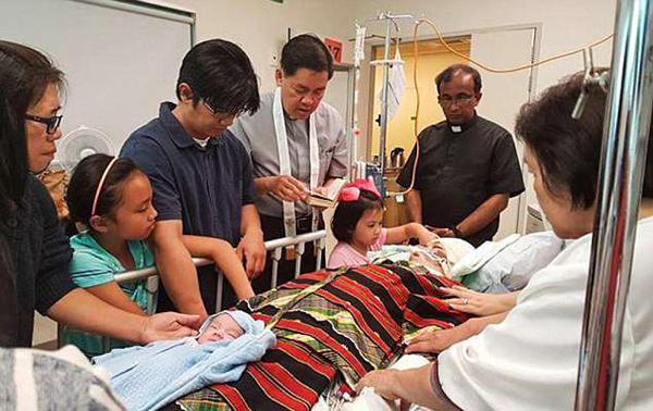 thuong xuyen keu dau dau, me ba con dot ngot ra di chi 4 ngay sau sinh - 4