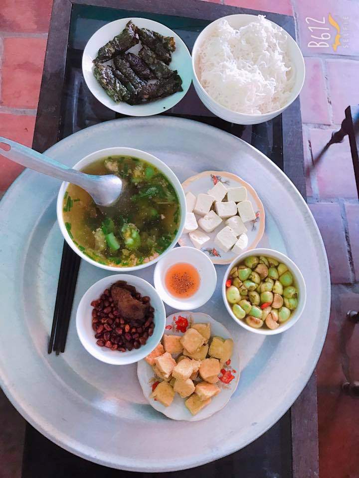 me bau an mam com 2 nguoi 20 nghin, moi long ga la "dam", chi em nhin lai khen ngon - 7