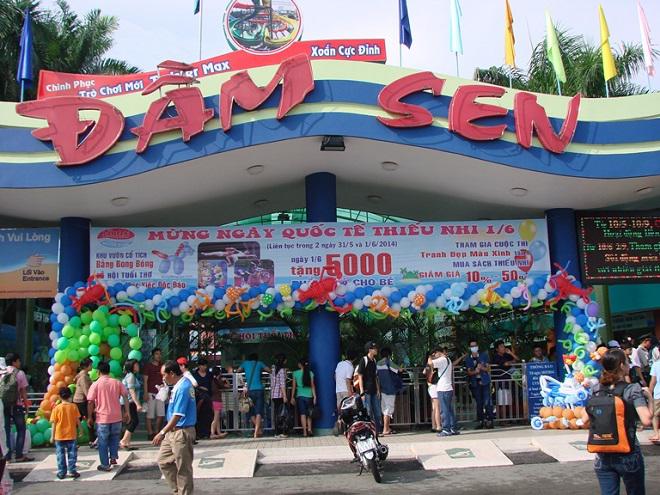 chuyen "du ngoan" khap sai gon cua be gai 8 tuoi khi duoc "chi dai" dat di xin an - 1