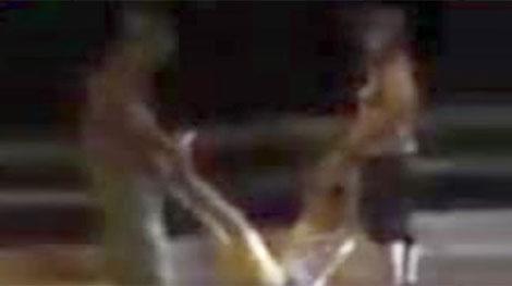 nu sinh 14 tuoi bi bo me doa nem xuong chan cau vi... theo trai - 1