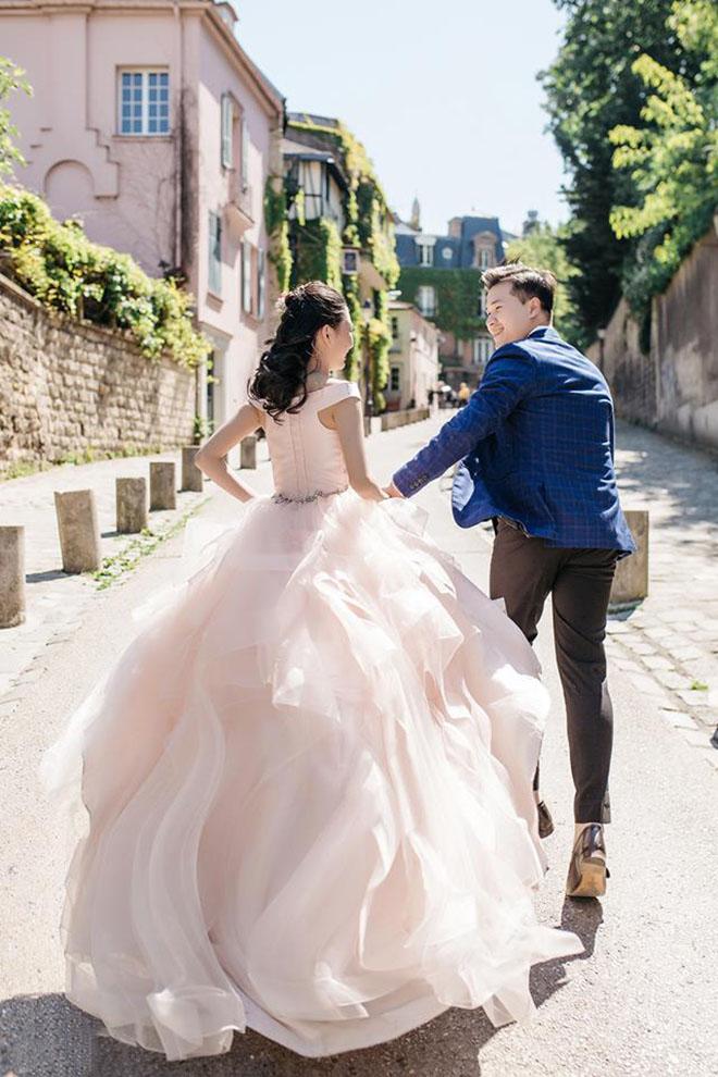 bo anh cuoi duoc dau tu "khung" cua cap doi quen qua mang khien dan tinh phat hon - 10