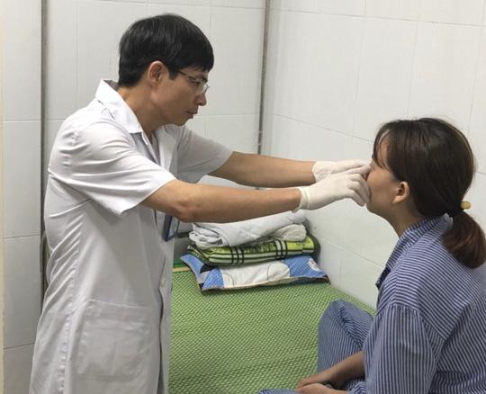 co gai 23 tuoi bi hoai tu mui sau tiem filler lam dep tai mot spa - 3