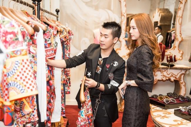 len tieng to hlv minh hang, chang stylist bi khan gia chi trich khong ngung - 2