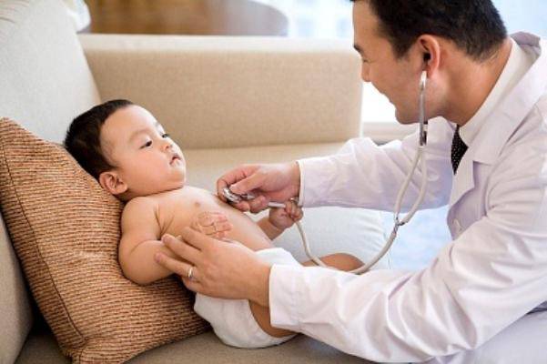 Hạ sốt cho trẻ: Sai lầm của bố mẹ khi lau mát khiến trẻ sốt nặng hơn - 7