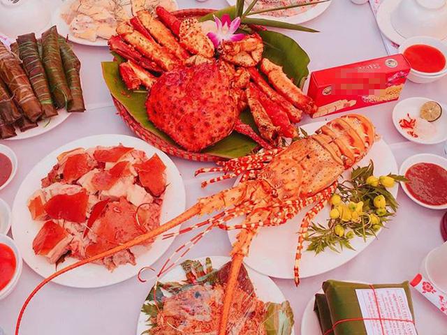 Cỗ cưới đại gia toàn tôm hùm, cua hoàng đế khiến dân tình than thở cả đời chưa được ăn