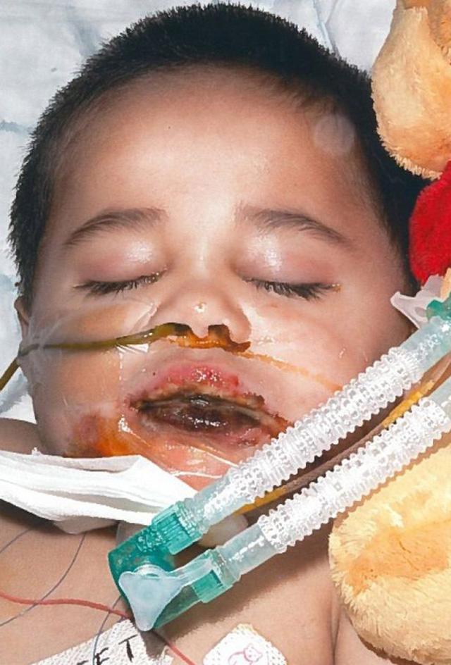 me vua quay di lay do, con uong chai nuoc trong sieu thi va mai mai khong the noi duoc - 2