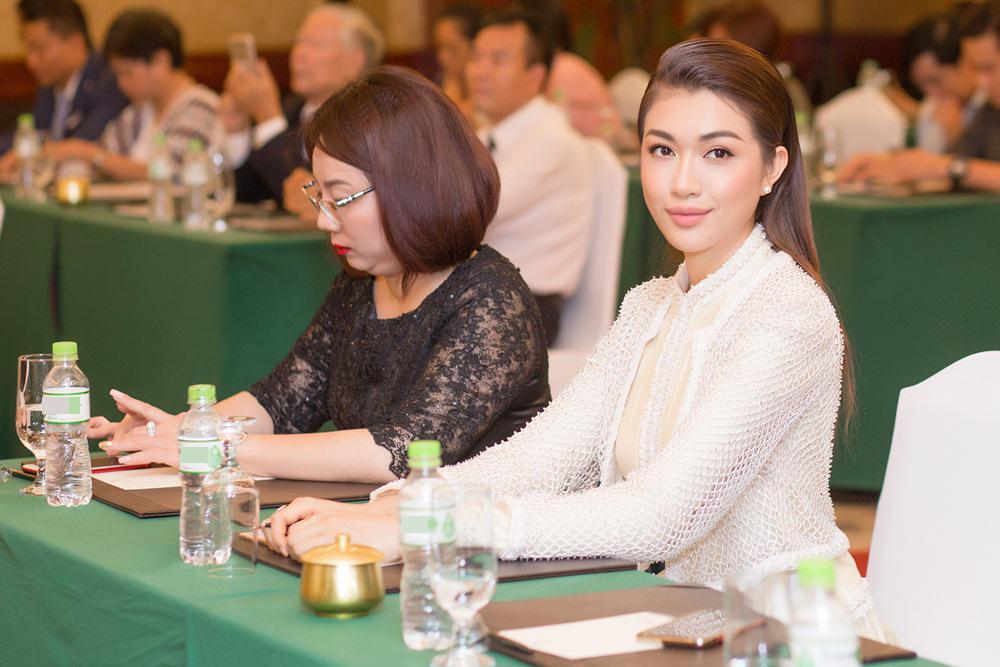 chan ngan hon le hang nhung nha phuong khong he kem canh khi dung hang - 3
