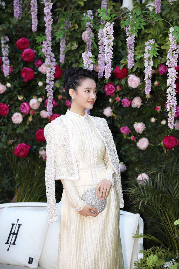 chan ngan hon le hang nhung nha phuong khong he kem canh khi dung hang - 7