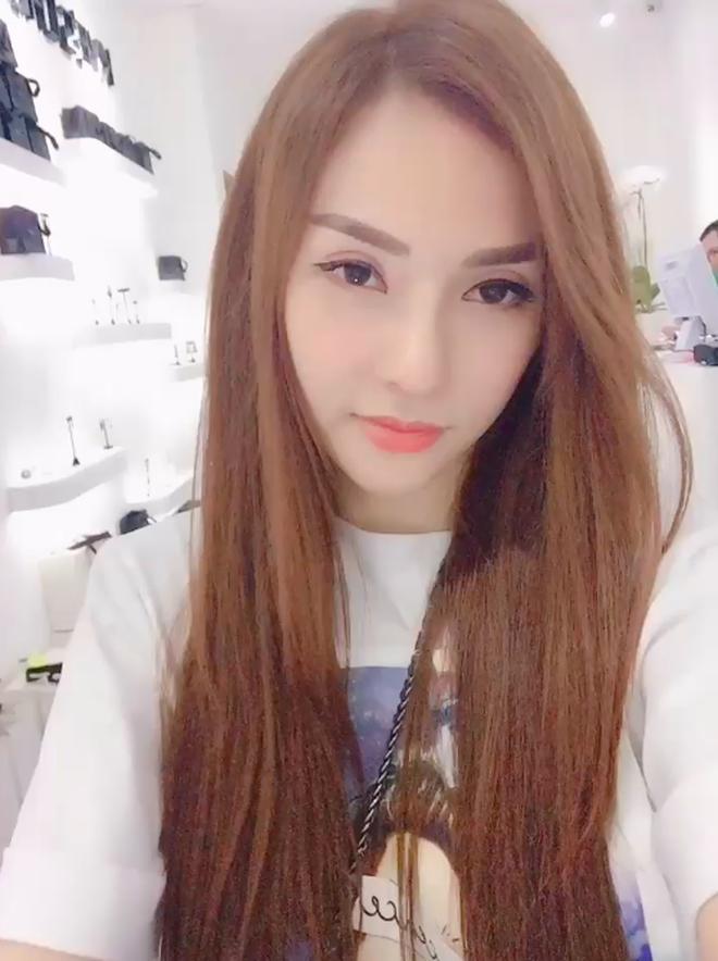 lo mui sung to bat thuong khi livestream, thu thuy van nang nac doi giu im lang - 5